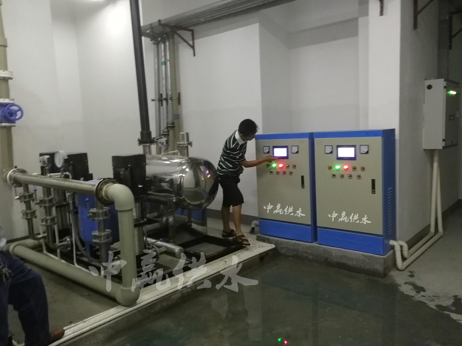 無負壓無吸程供水設備現(xiàn)場調(diào)試圖