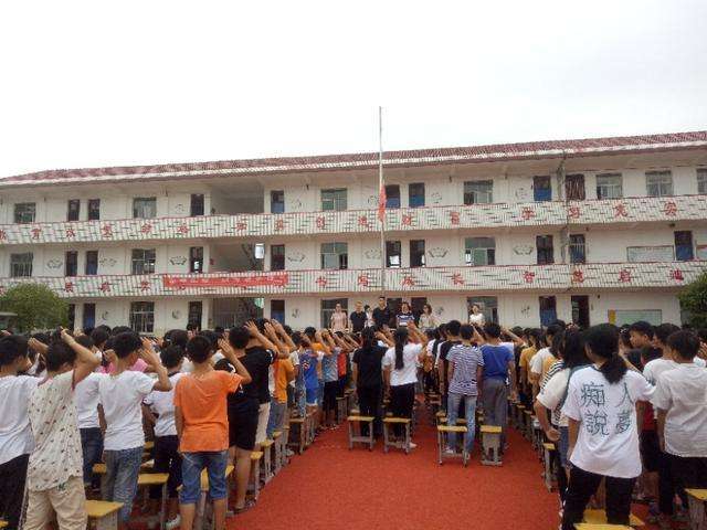 吉安安?？h城東學(xué)校18.5KW箱式無(wú)負(fù)壓供水設(shè)備一套